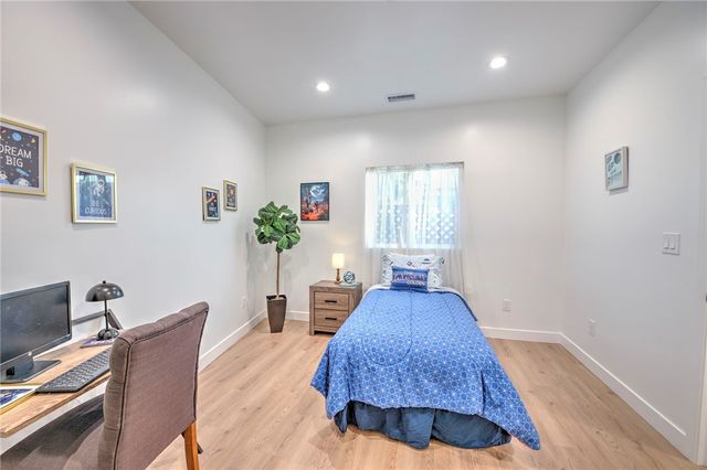 5160 Oakland, Los Angeles, CA 90032