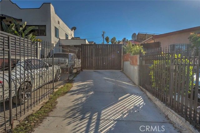 5160 Oakland, Los Angeles, CA 90032