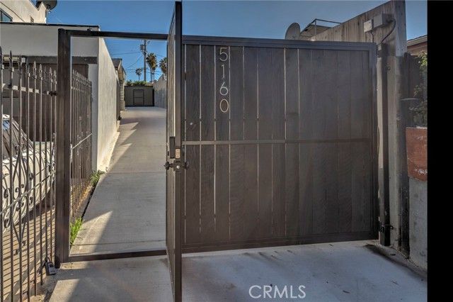 5160 Oakland, Los Angeles, CA 90032