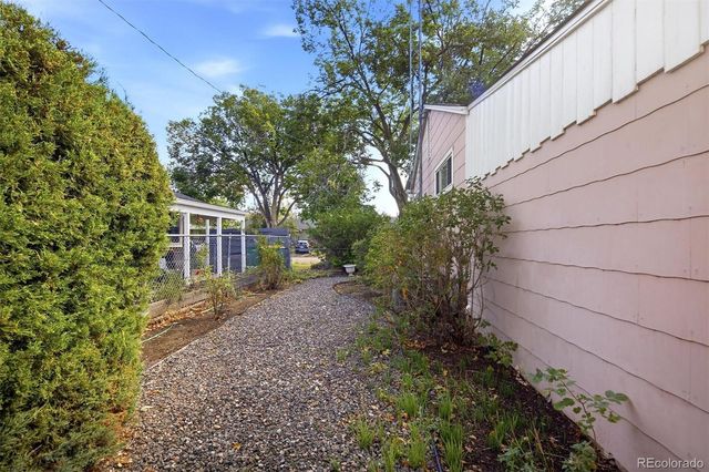 1041 Florence Street, Aurora, CO 80010