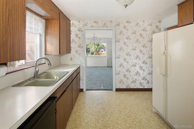 1041 Florence Street, Aurora, CO 80010