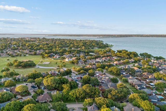 9105 Clearlake Drive, Rowlett, TX 75088