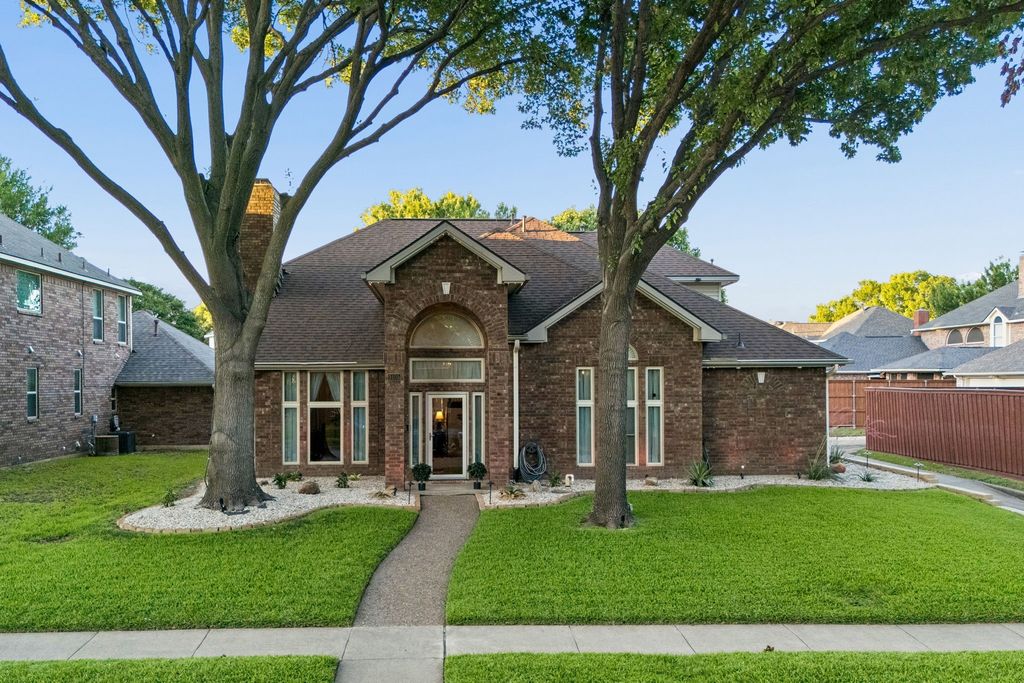 9105 Clearlake Drive, Rowlett, TX 75088