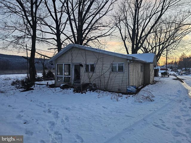 1054 WATER GAP LN, Dauphin, PA 17018