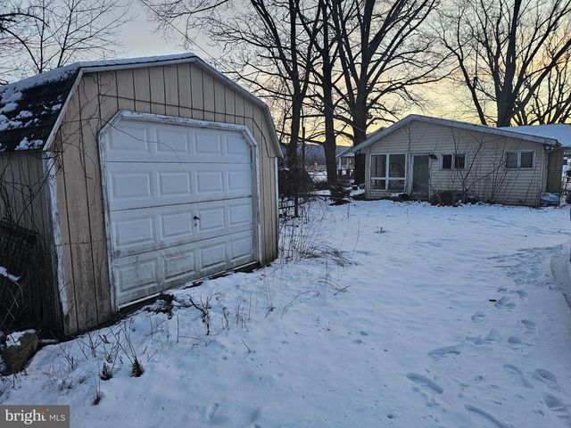 1054 WATER GAP LN, Dauphin, PA 17018