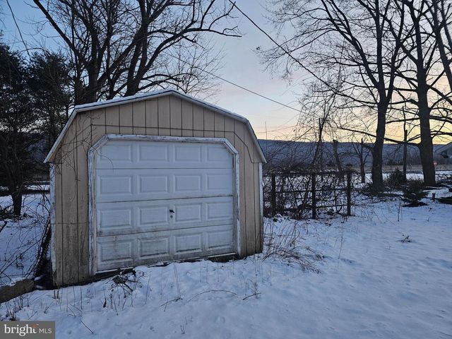 1054 WATER GAP LN, Dauphin, PA 17018