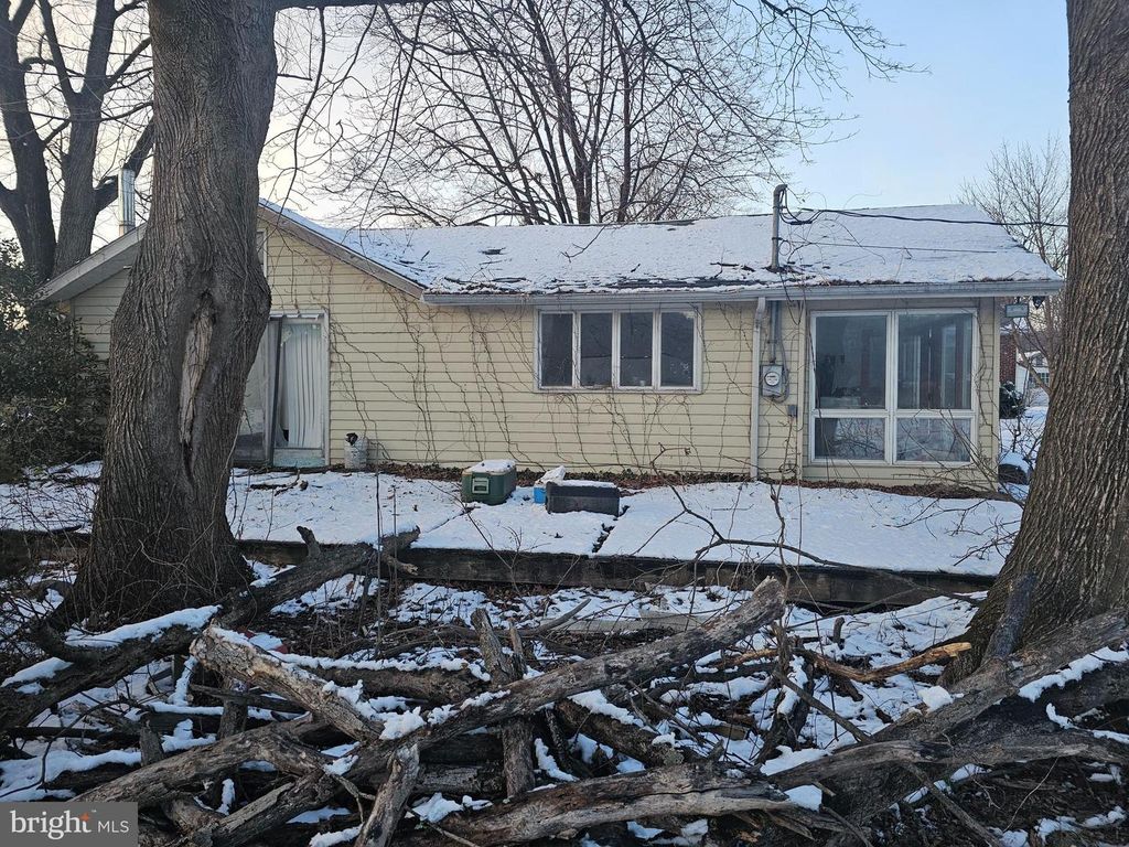 1054 WATER GAP LN, Dauphin, PA 17018