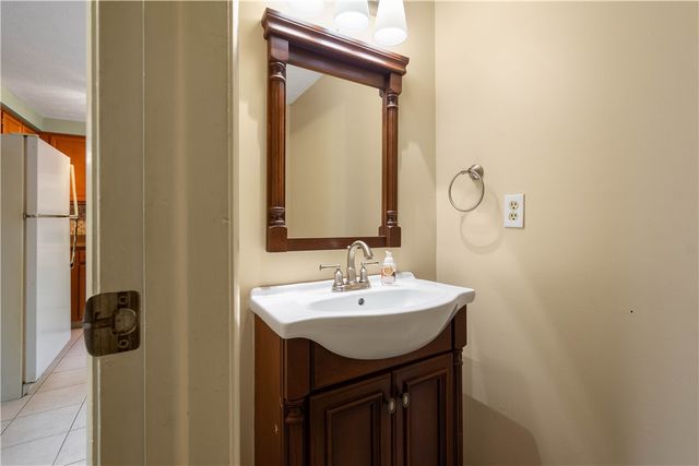 325 Joan Of Arc Ct, Jefferson Hills, PA 15025