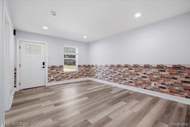 1104 LaSalle Avenue, Waterford Charter Township, MI 48328