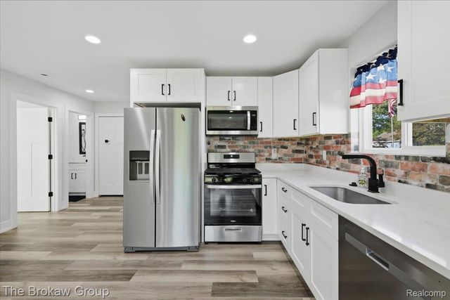 1104 LaSalle Avenue, Waterford Charter Township, MI 48328