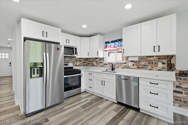 1104 LaSalle Avenue, Waterford Charter Township, MI 48328