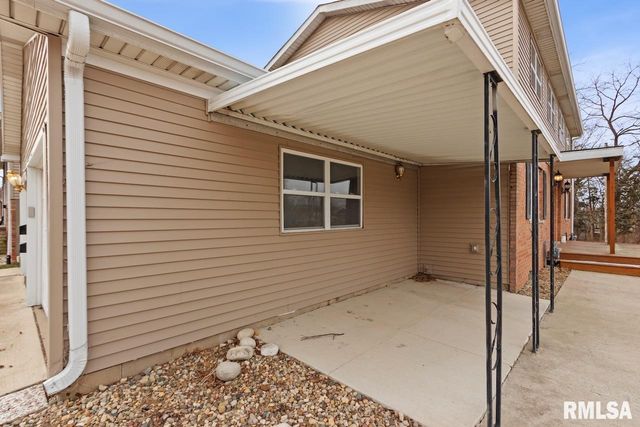 2020 W GLEN Avenue, Peoria, IL 61614