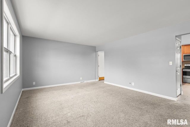 2020 W GLEN Avenue, Peoria, IL 61614