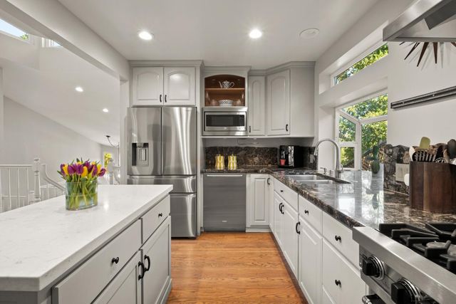 610 Lakeview Way, Redwood City, CA 94062