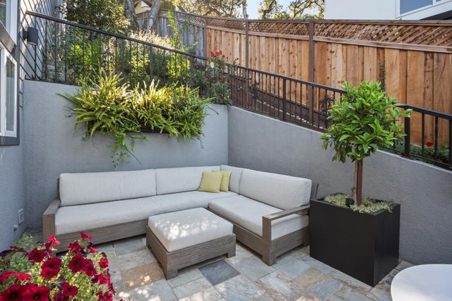 610 Lakeview Way, Redwood City, CA 94062