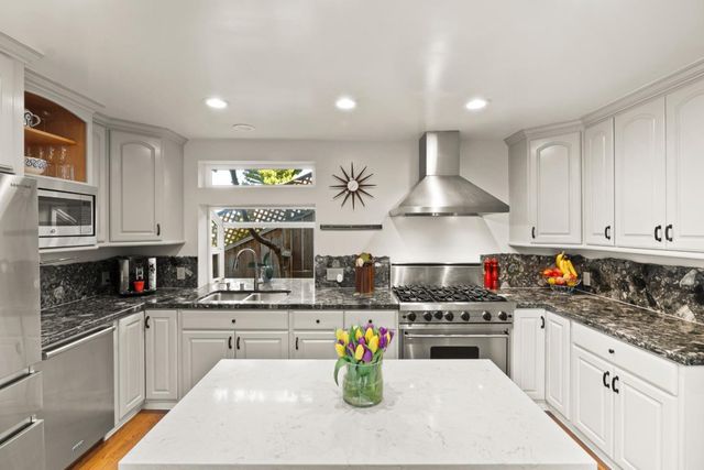 610 Lakeview Way, Redwood City, CA 94062