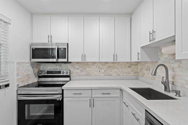 7765 SW 86th St F2-303, Miami, FL 33143