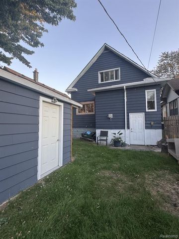 516 Poplar Street, Wyandotte, MI 48192
