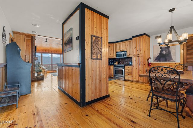 1130 Ski View Drive, Gatlinburg, TN 37738