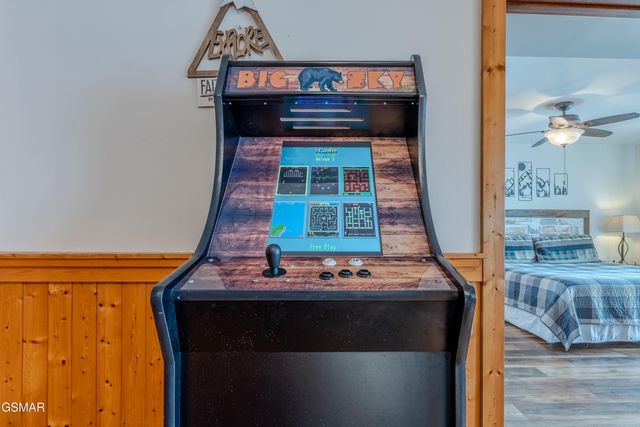 1130 Ski View Drive, Gatlinburg, TN 37738