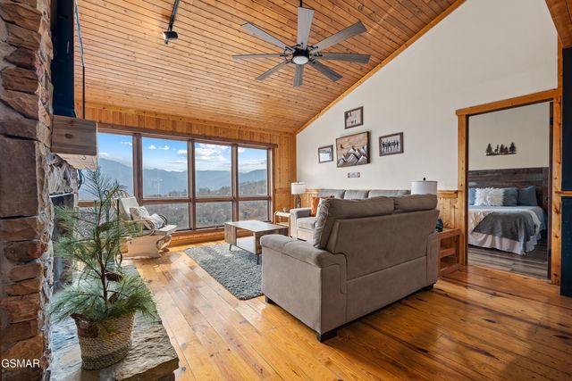 1130 Ski View Drive, Gatlinburg, TN 37738