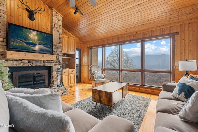 1130 Ski View Drive, Gatlinburg, TN 37738
