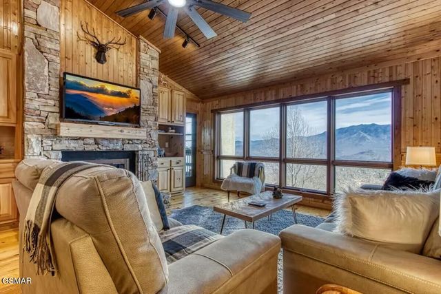 1130 Ski View Drive, Gatlinburg, TN 37738