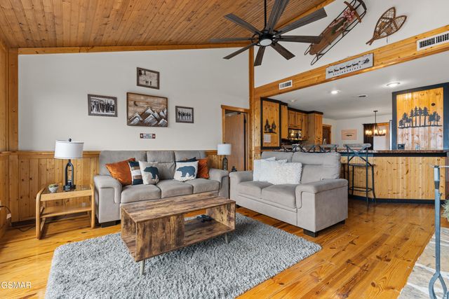 1130 Ski View Drive, Gatlinburg, TN 37738