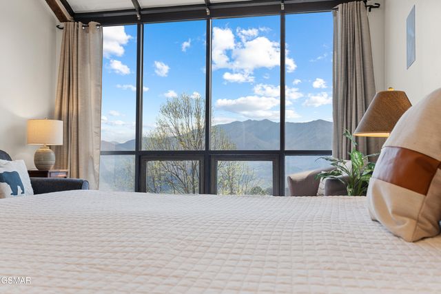 1130 Ski View Drive, Gatlinburg, TN 37738