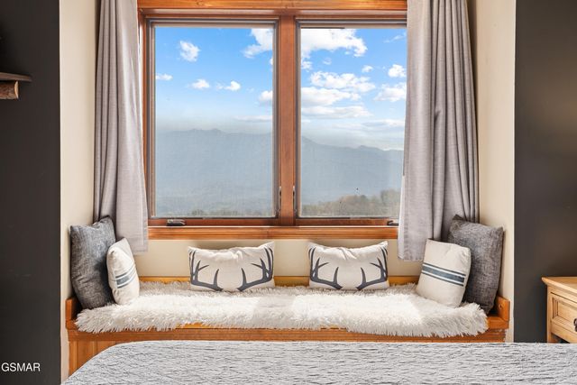 1130 Ski View Drive, Gatlinburg, TN 37738