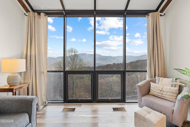 1130 Ski View Drive, Gatlinburg, TN 37738