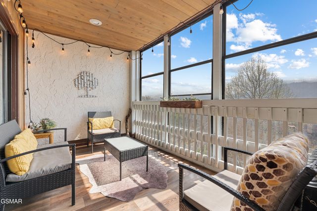 1130 Ski View Drive, Gatlinburg, TN 37738