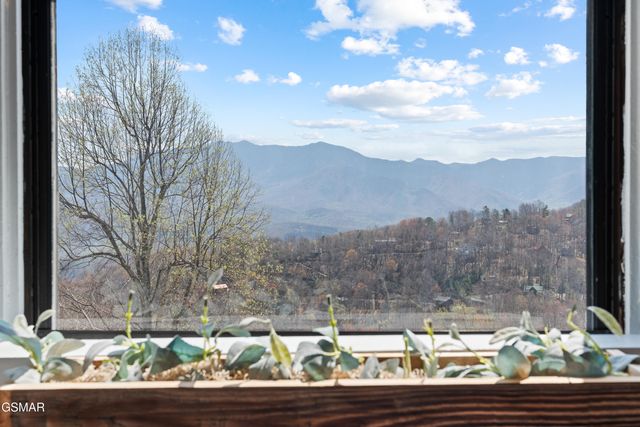1130 Ski View Drive, Gatlinburg, TN 37738