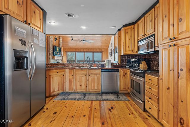 1130 Ski View Drive, Gatlinburg, TN 37738