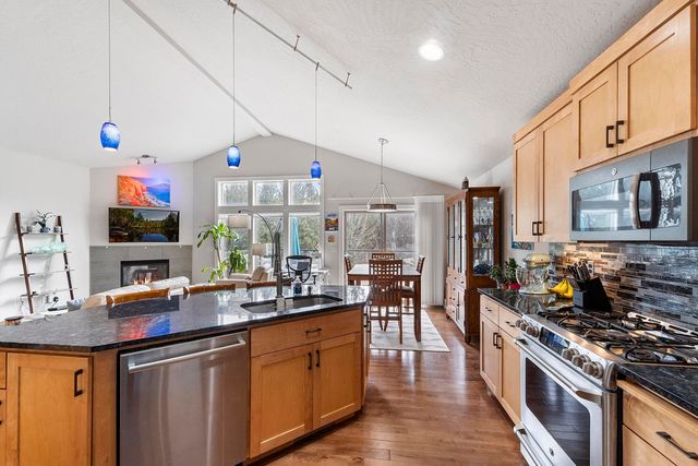 1227 W Quail Crest Ave, Spokane, WA 99224