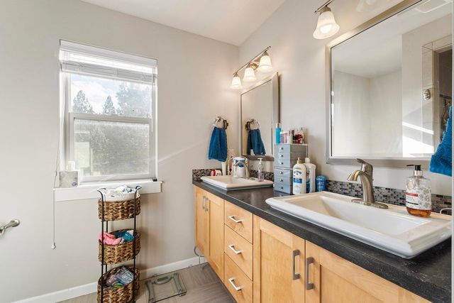 1227 W Quail Crest Ave, Spokane, WA 99224