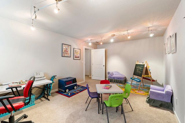 1227 W Quail Crest Ave, Spokane, WA 99224