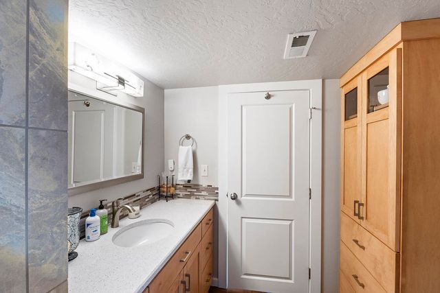 1227 W Quail Crest Ave, Spokane, WA 99224