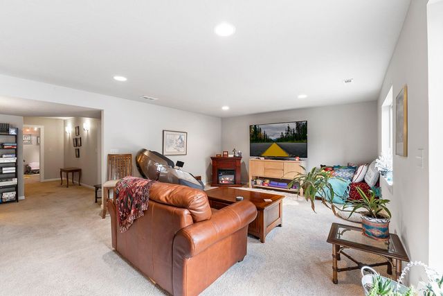 1227 W Quail Crest Ave, Spokane, WA 99224