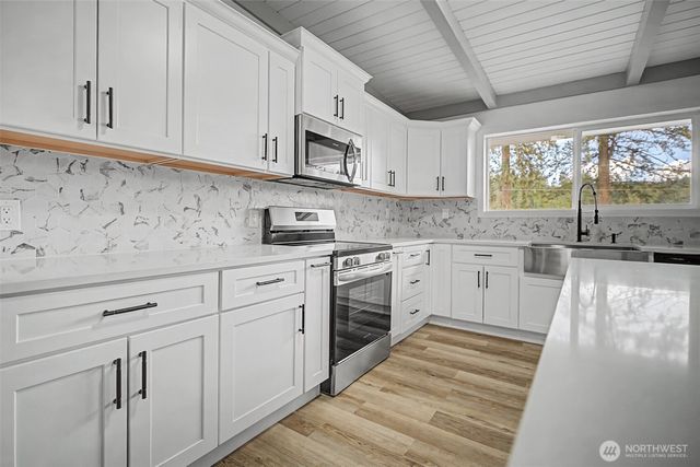 9406 Glencove Road NW, Gig Harbor, WA 98329