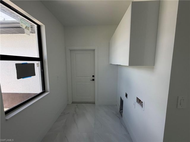 6042 Langdon AVE, Fort Myers, FL 33905