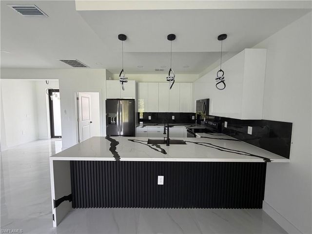 6042 Langdon AVE, Fort Myers, FL 33905