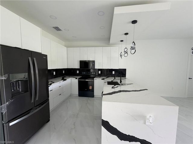 6042 Langdon AVE, Fort Myers, FL 33905