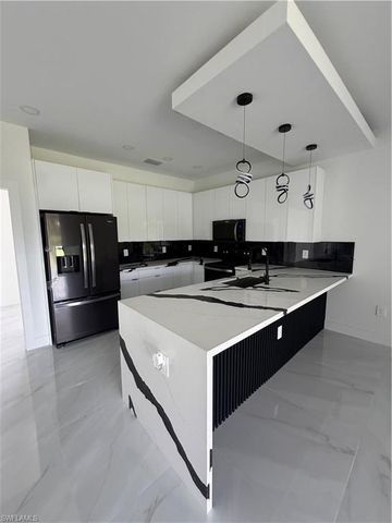 6042 Langdon AVE, Fort Myers, FL 33905