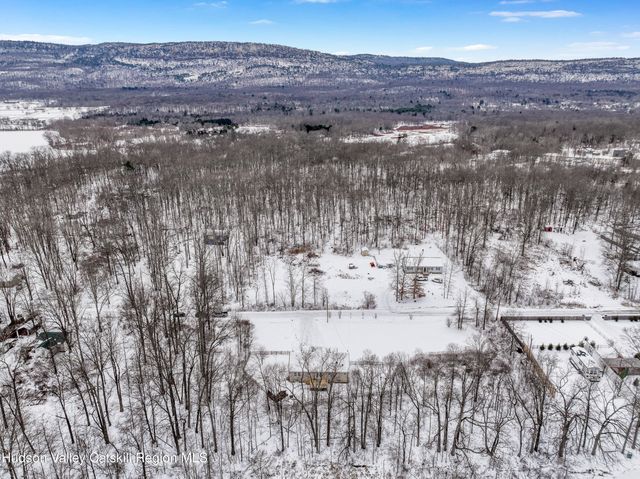 35 Pioneer Road, Gardiner, NY 12525