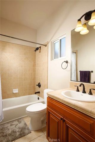 1595 E Avenida De Las Flores, Thousand Oaks, CA 91362