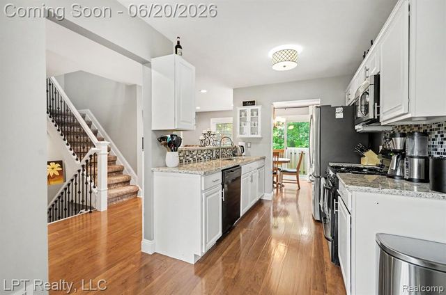 829 Langdon Court, Rochester Hills, MI 48307