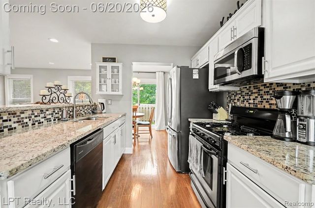 829 Langdon Court, Rochester Hills, MI 48307