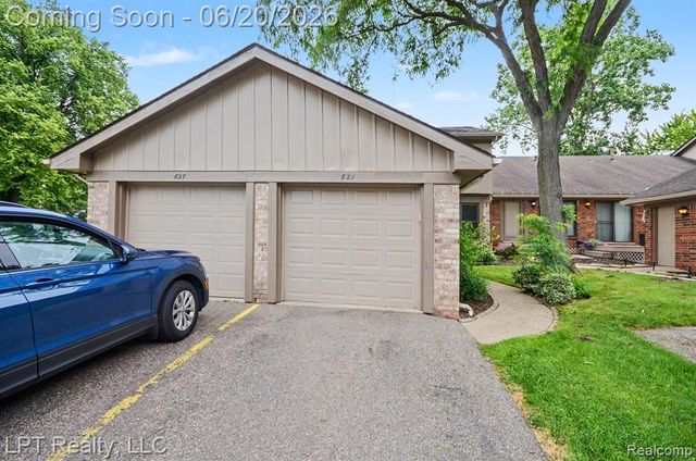 829 Langdon Court, Rochester Hills, MI 48307