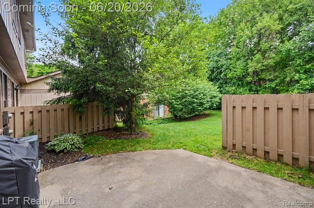829 Langdon Court, Rochester Hills, MI 48307